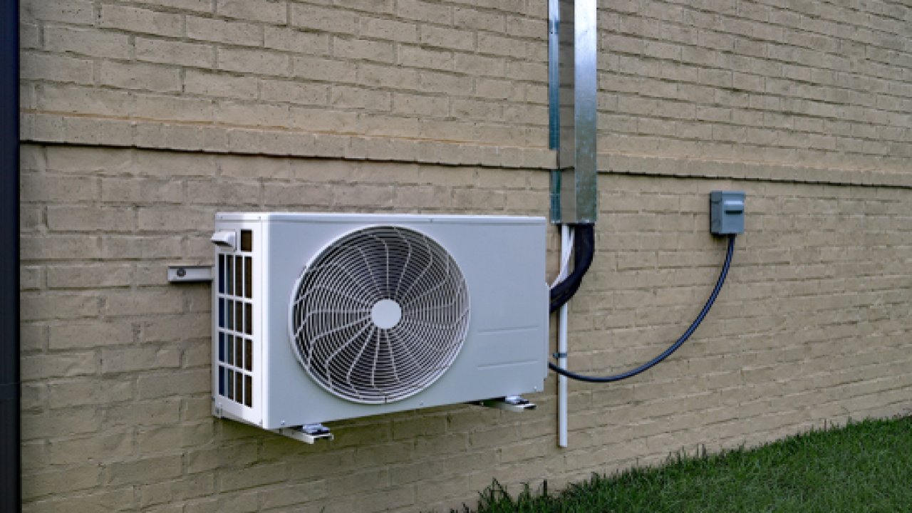 How Does a Ductless Heat Pump Work?