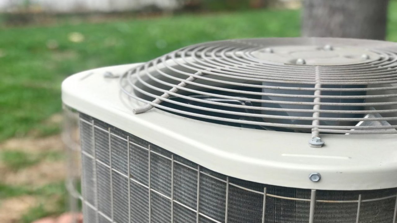 Air Conditioner Repair: When to Consult a Professional